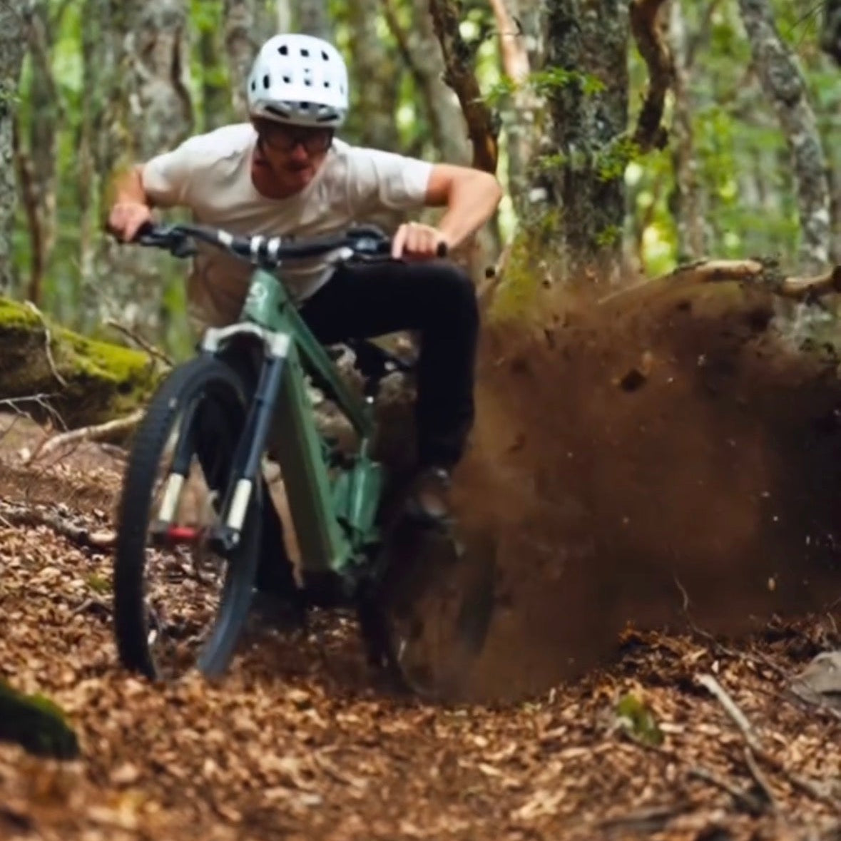 Valentin Anouilh carving turns with SwitchGrade