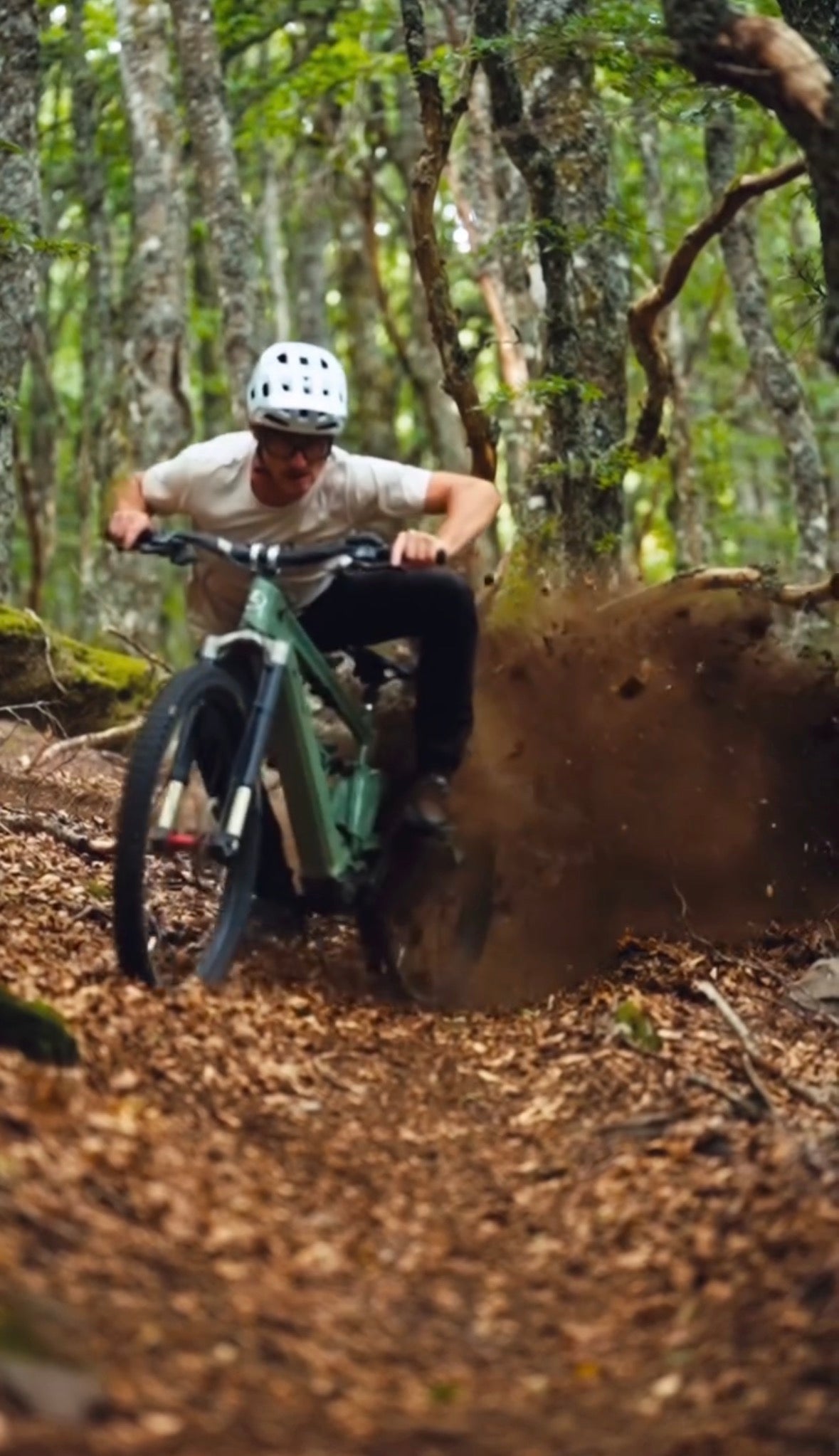 Valentin Anouilh carving turns with SwitchGrade